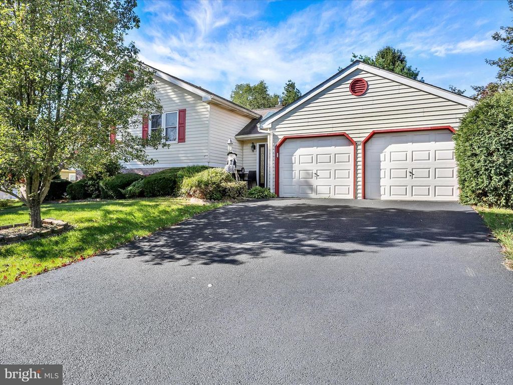 204 CHARLES BLVD, Reading, PA 19608