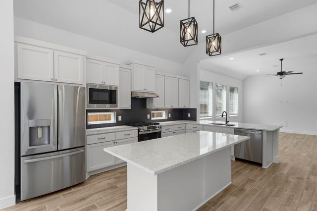 2402 Garden Arbor, Tomball, TX 77375