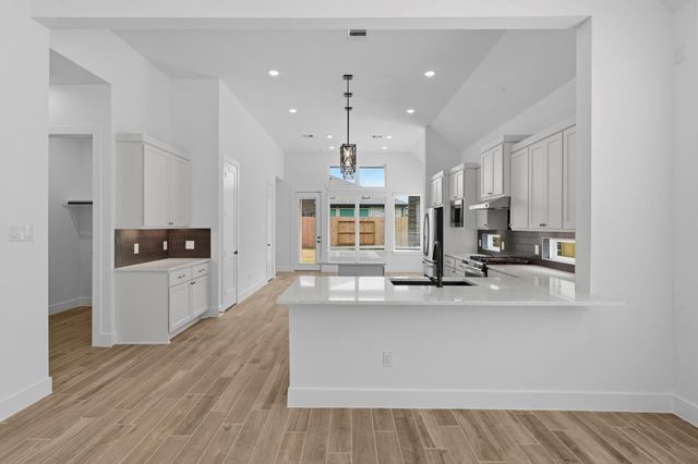 2402 Garden Arbor, Tomball, TX 77375