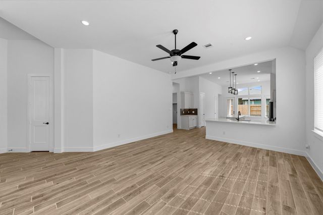 2402 Garden Arbor, Tomball, TX 77375