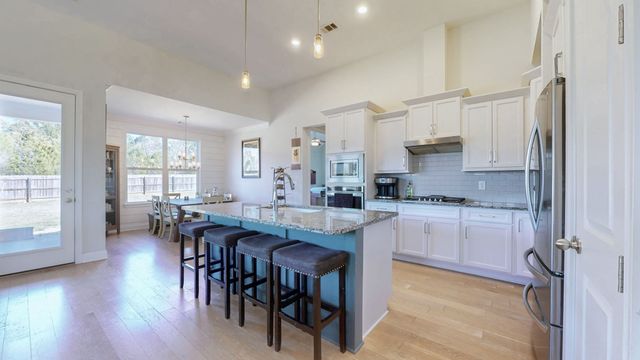 511 Oakvale Ln, Mount Juliet, TN 37122