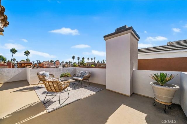304 Goldenwest Street, Huntington Beach, CA 92648