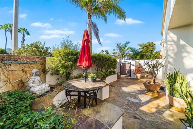 304 Goldenwest Street, Huntington Beach, CA 92648