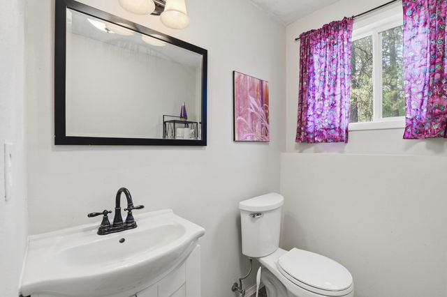 19716 S Cheney Plaza Rd, Cheney, WA 99004