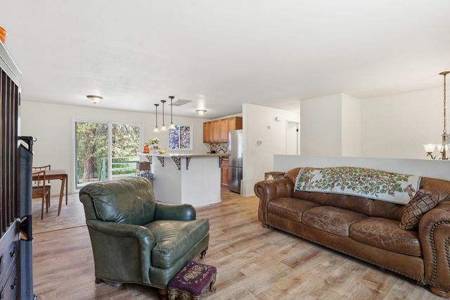 19716 S Cheney Plaza Rd, Cheney, WA 99004