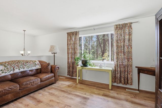 19716 S Cheney Plaza Rd, Cheney, WA 99004