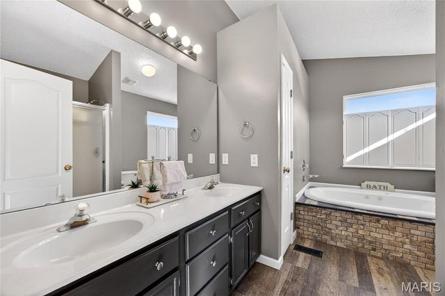 354 Highgrove Place Drive, O'fallon, MO 63366