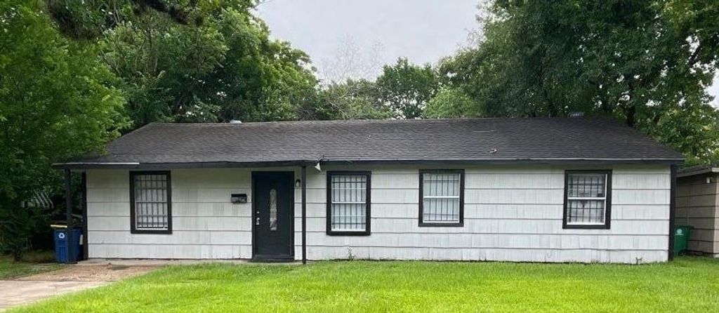 8303 Saint Lo Road, Houston, TX 77033