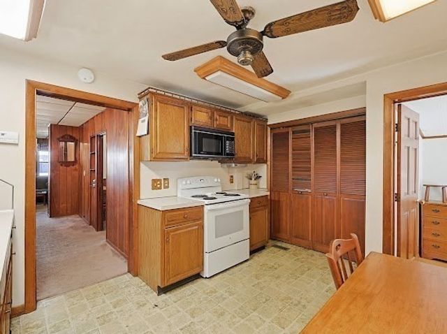 21 Park Ave, Stoughton, MA 02072