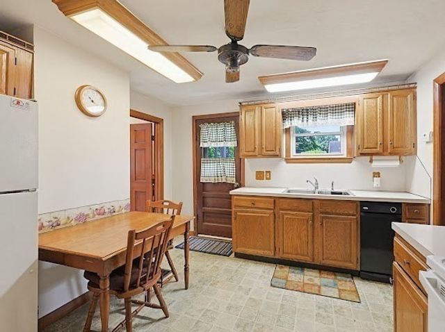 21 Park Ave, Stoughton, MA 02072