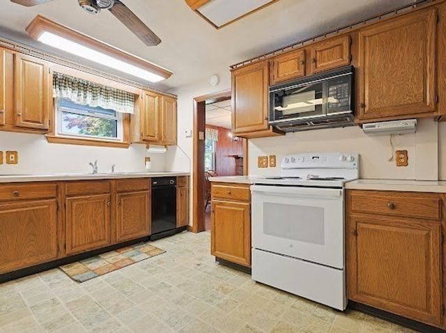 21 Park Ave, Stoughton, MA 02072