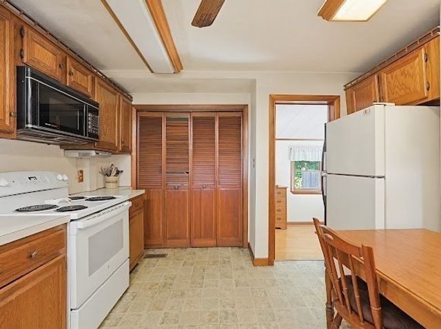 21 Park Ave, Stoughton, MA 02072