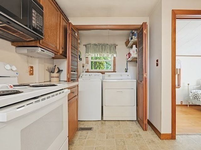 21 Park Ave, Stoughton, MA 02072
