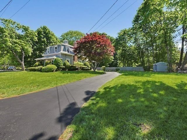 21 Park Ave, Stoughton, MA 02072