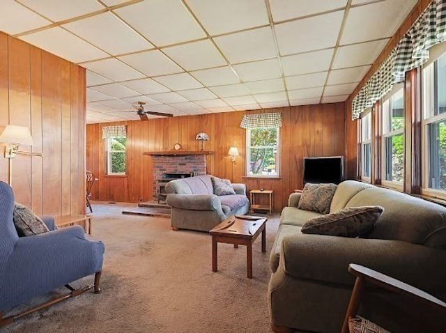 21 Park Ave, Stoughton, MA 02072