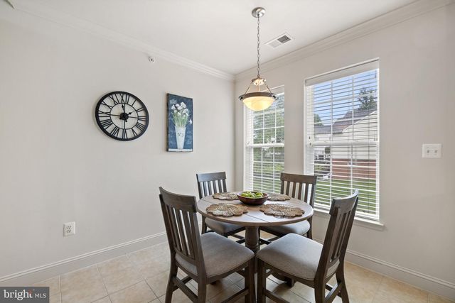 6704 Holly Farm Ln Unit 203, New Baltimore, VA 20187