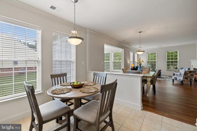 6704 Holly Farm Ln Unit 203, New Baltimore, VA 20187