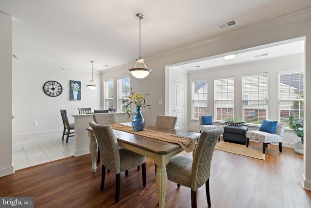 6704 Holly Farm Ln Unit 203, New Baltimore, VA 20187