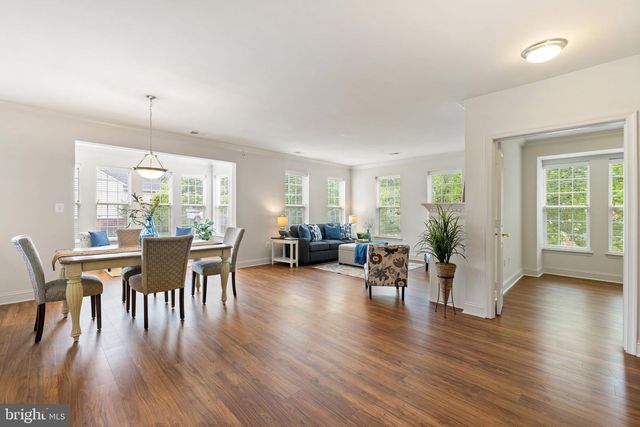 6704 Holly Farm Ln Unit 203, New Baltimore, VA 20187