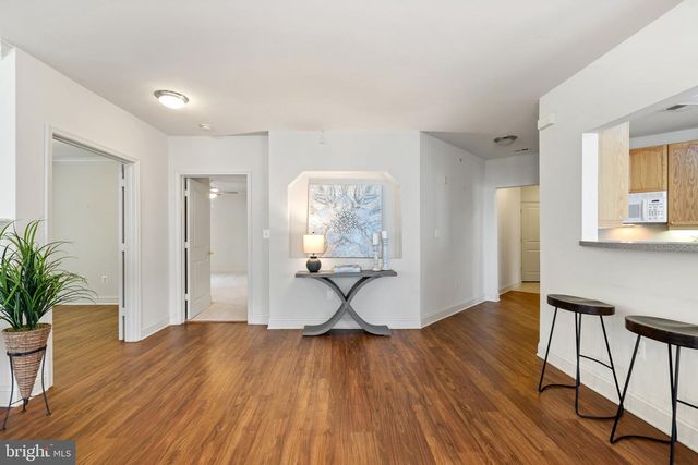 6704 Holly Farm Ln Unit 203, New Baltimore, VA 20187