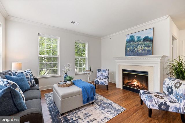 6704 Holly Farm Ln Unit 203, New Baltimore, VA 20187