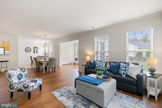 6704 Holly Farm Ln Unit 203, New Baltimore, VA 20187
