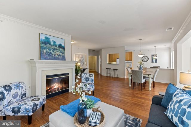 6704 Holly Farm Ln Unit 203, New Baltimore, VA 20187