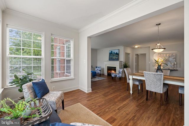 6704 Holly Farm Ln Unit 203, New Baltimore, VA 20187