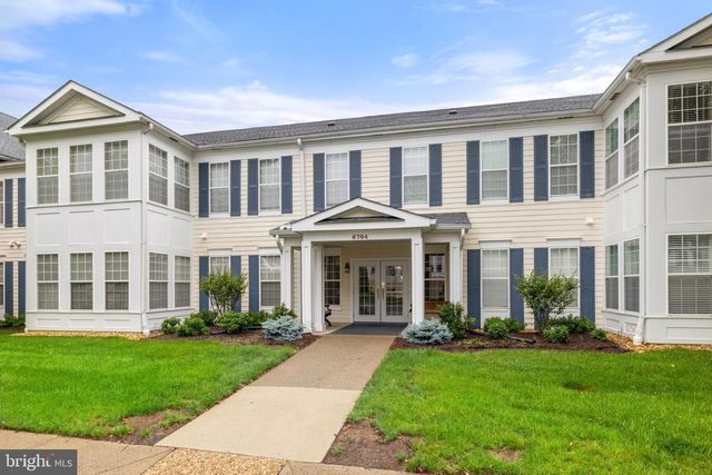 6704 Holly Farm Ln Unit 203, New Baltimore, VA 20187