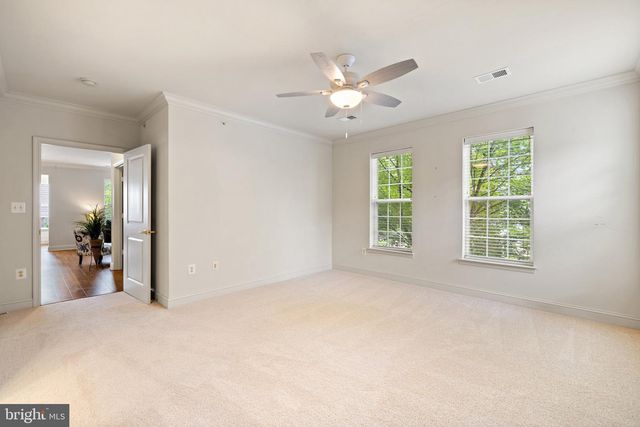 6704 Holly Farm Ln Unit 203, New Baltimore, VA 20187