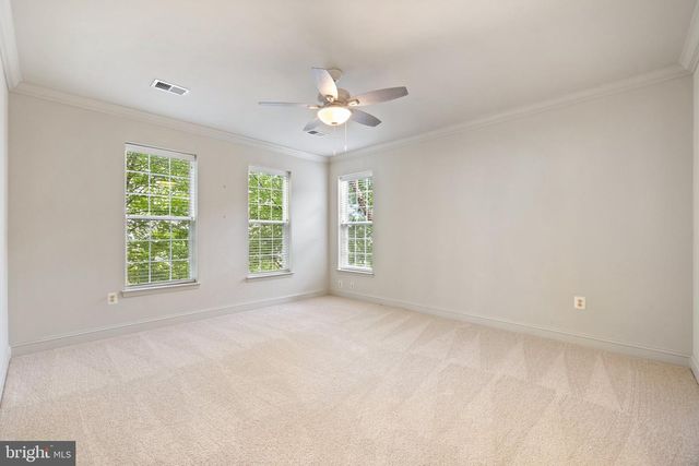 6704 Holly Farm Ln Unit 203, New Baltimore, VA 20187