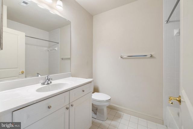 6704 Holly Farm Ln Unit 203, New Baltimore, VA 20187