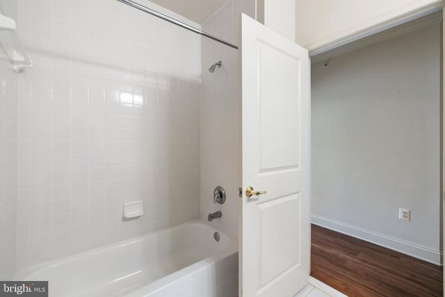 6704 Holly Farm Ln Unit 203, New Baltimore, VA 20187