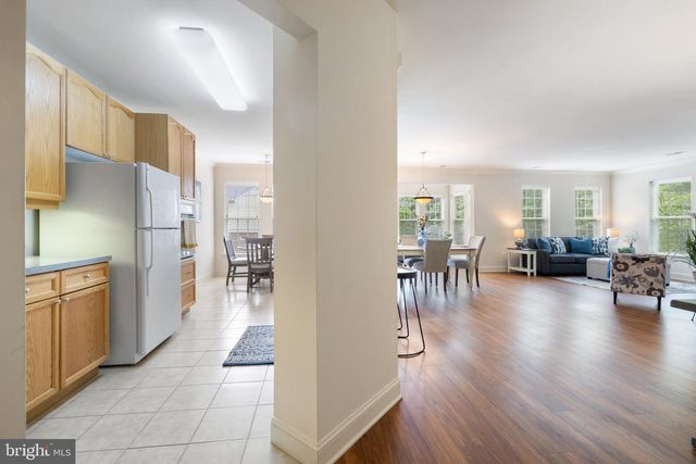 6704 Holly Farm Ln Unit 203, New Baltimore, VA 20187