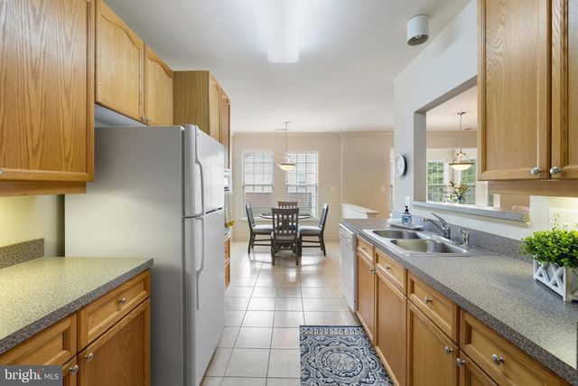 6704 Holly Farm Ln Unit 203, New Baltimore, VA 20187