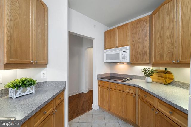 6704 Holly Farm Ln Unit 203, New Baltimore, VA 20187