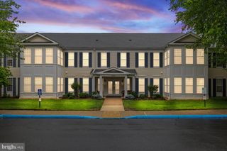6704 Holly Farm Ln Unit 203, New Baltimore, VA 20187
