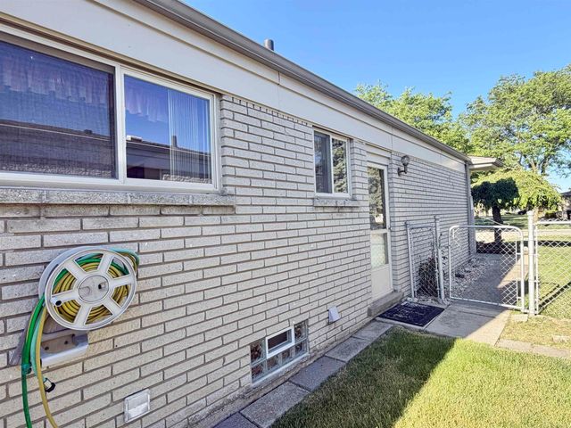 36757 Adele Dr Drive, Sterling Heights, MI 48312