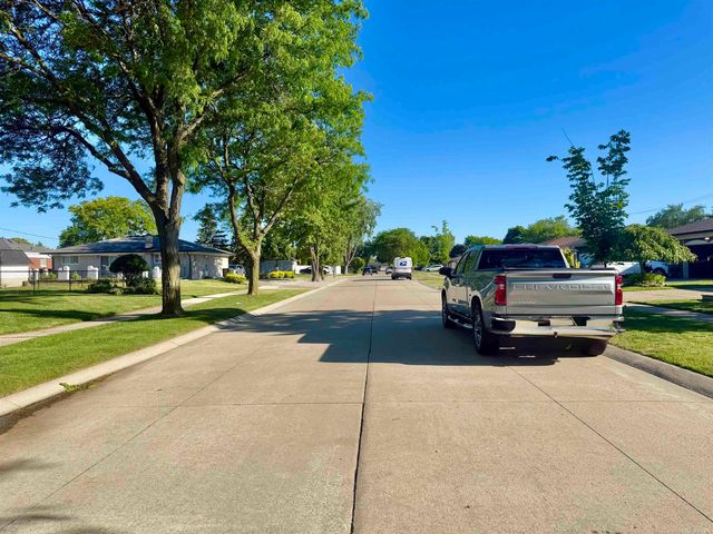 36757 Adele Dr Drive, Sterling Heights, MI 48312