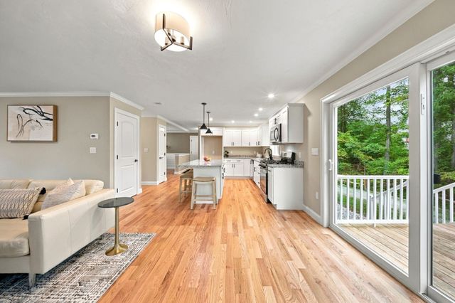 81 Sherrick Ave., Holbrook, MA 02343