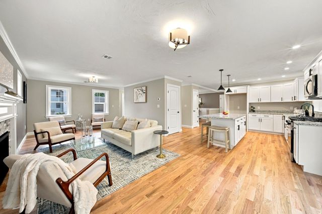 81 Sherrick Ave., Holbrook, MA 02343