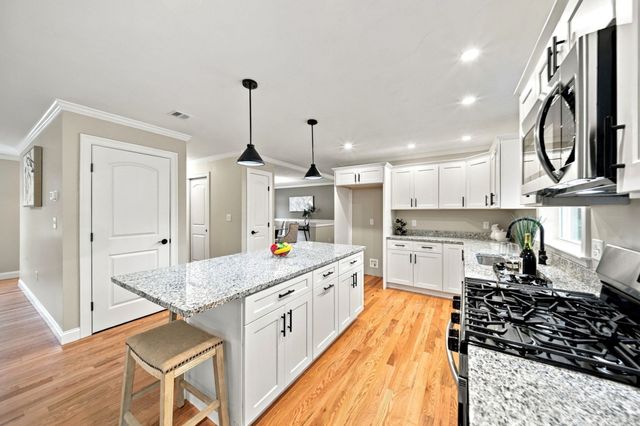 81 Sherrick Ave., Holbrook, MA 02343