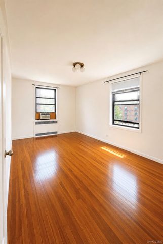 3338 Parsons Boulevard 5, Flushing, NY 11354