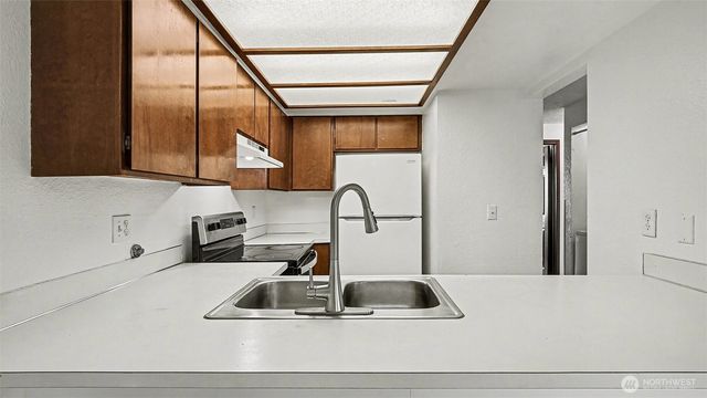 21636 29th Avenue S, Des Moines, WA 98198