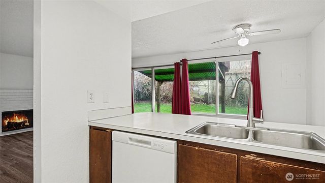 21636 29th Avenue S, Des Moines, WA 98198