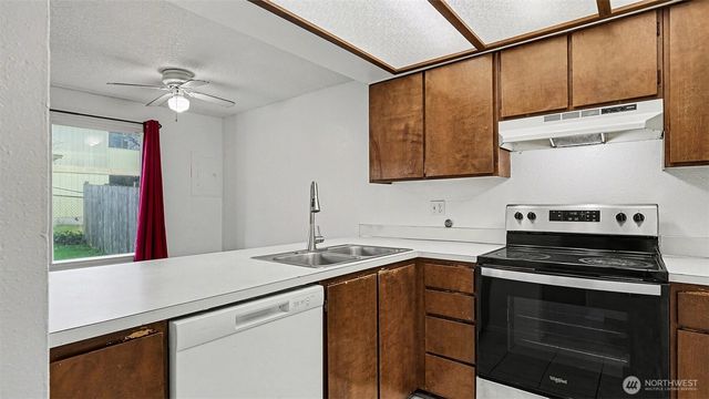 21636 29th Avenue S, Des Moines, WA 98198