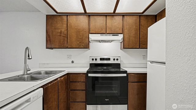 21636 29th Avenue S, Des Moines, WA 98198