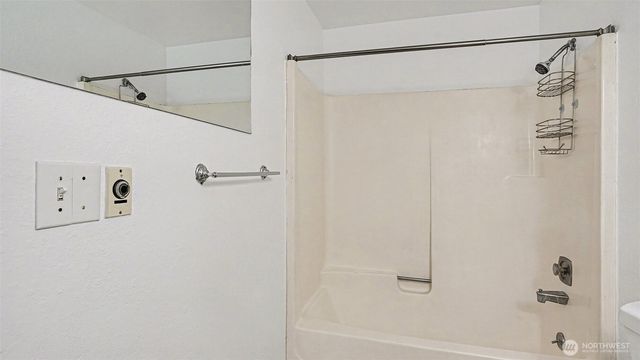 21636 29th Avenue S, Des Moines, WA 98198