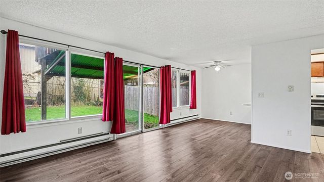 21636 29th Avenue S, Des Moines, WA 98198