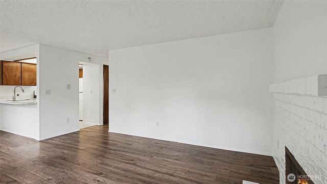 21636 29th Avenue S, Des Moines, WA 98198